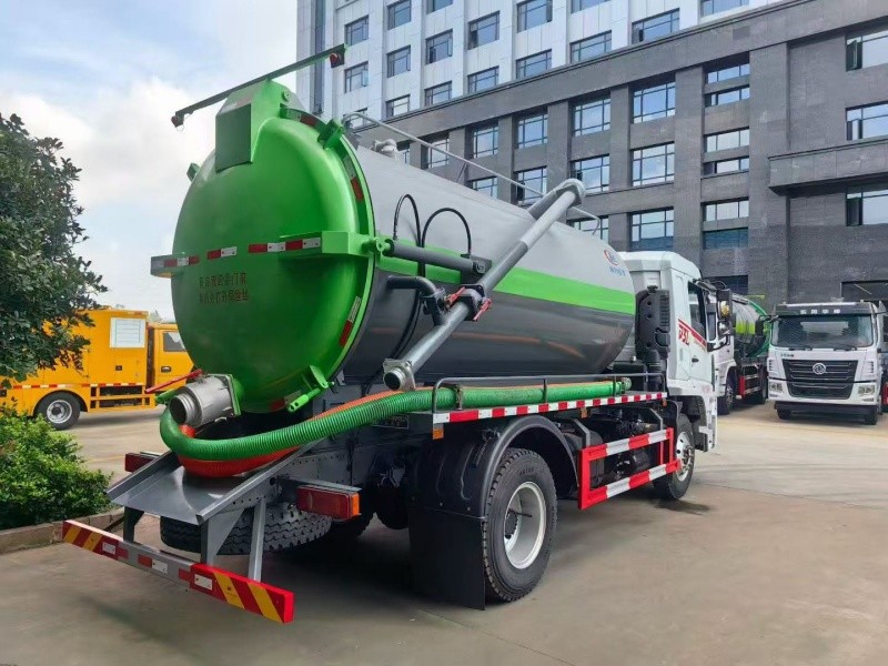 Used Dongfeng 4x2 Vacuum Sewage Suction Truck