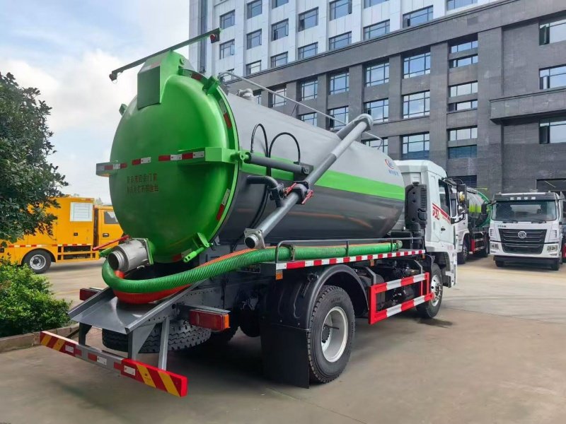 Used DONGFENG 4x2 Vacuum Sewage Suction Truck