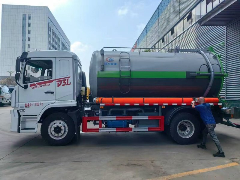 Used DONGFENG 4x2 Vacuum Sewage Suction Truck