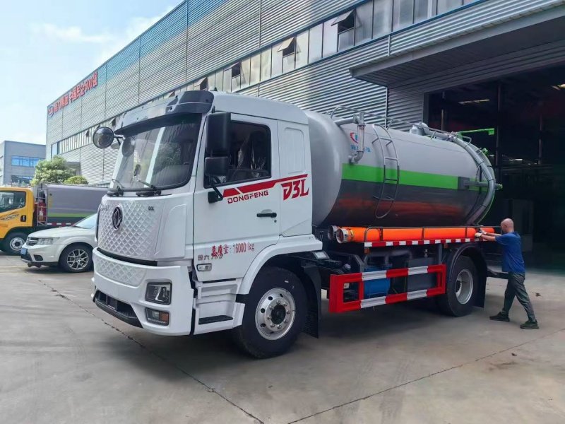 Used DONGFENG 4x2 Vacuum Sewage Suction Truck