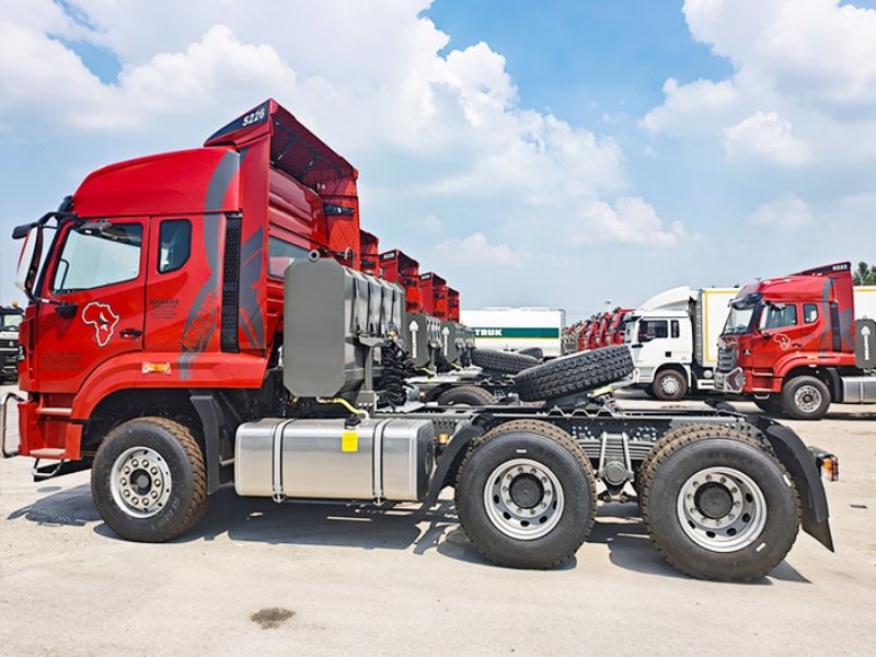 HOWO NX 400 Tractor Truck (RHD)