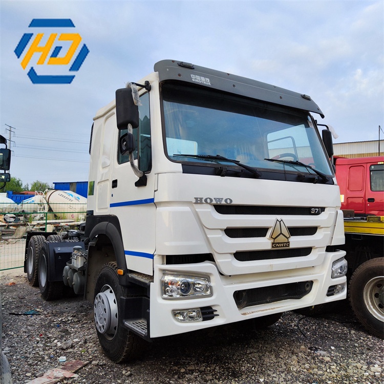 Sinotruk Howo 371HP 6x4 Tractor Truck