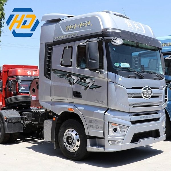 Faw J7 Heavy Truck 600HP 6x4 LNG Automatic Gear Tractor