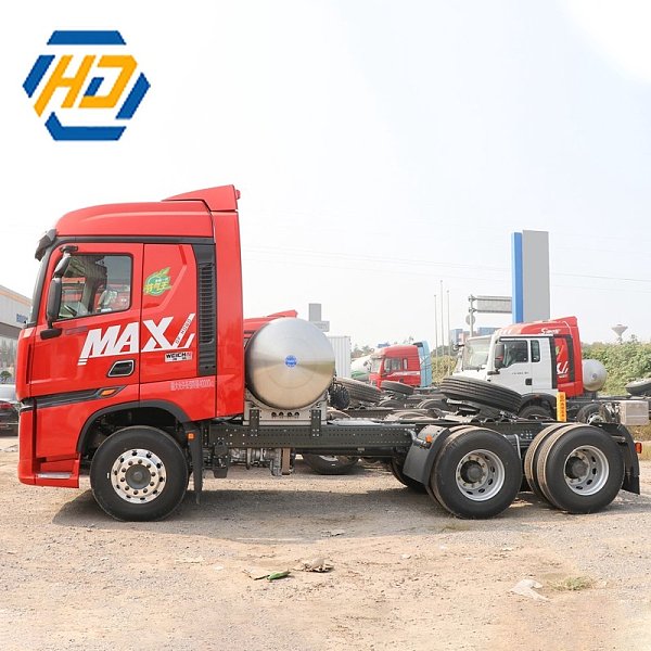 Sinotruk Howo Max Heavy Truck 530HP 4x2 LNG Tractor