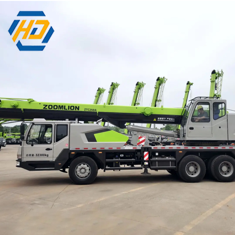 Zoomlion 25 Ton ZTC250A Heavy Truck Crane