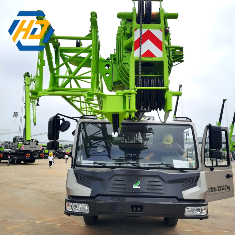 Zoomlion 25 Ton ZTC250A Heavy Truck Crane