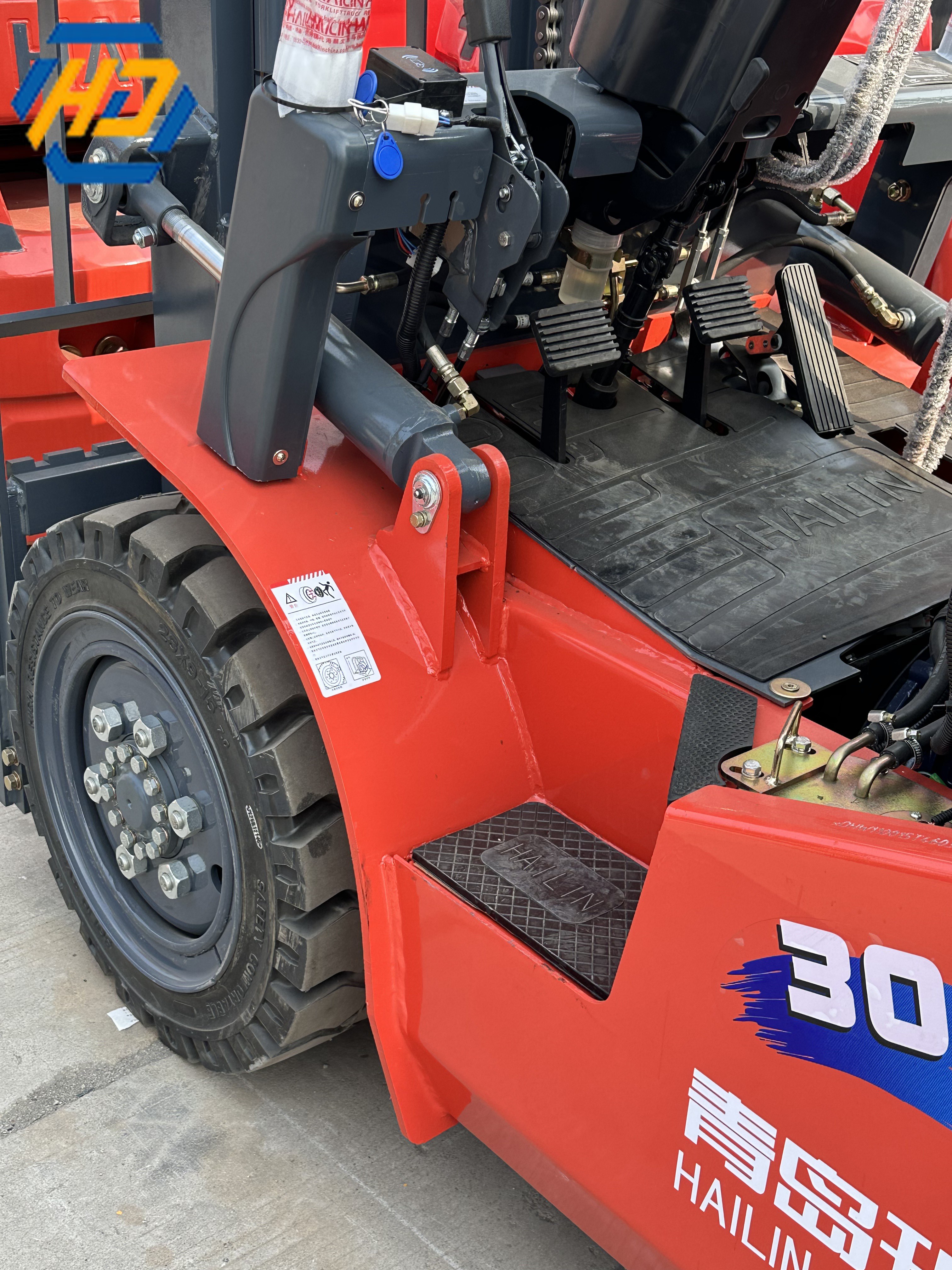 HAILA (Qingdao Hyundai) 3 Ton Counterbalance Forklift Product Details