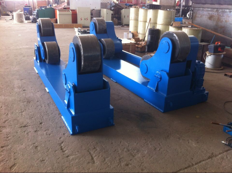 Self aligning welding rotator