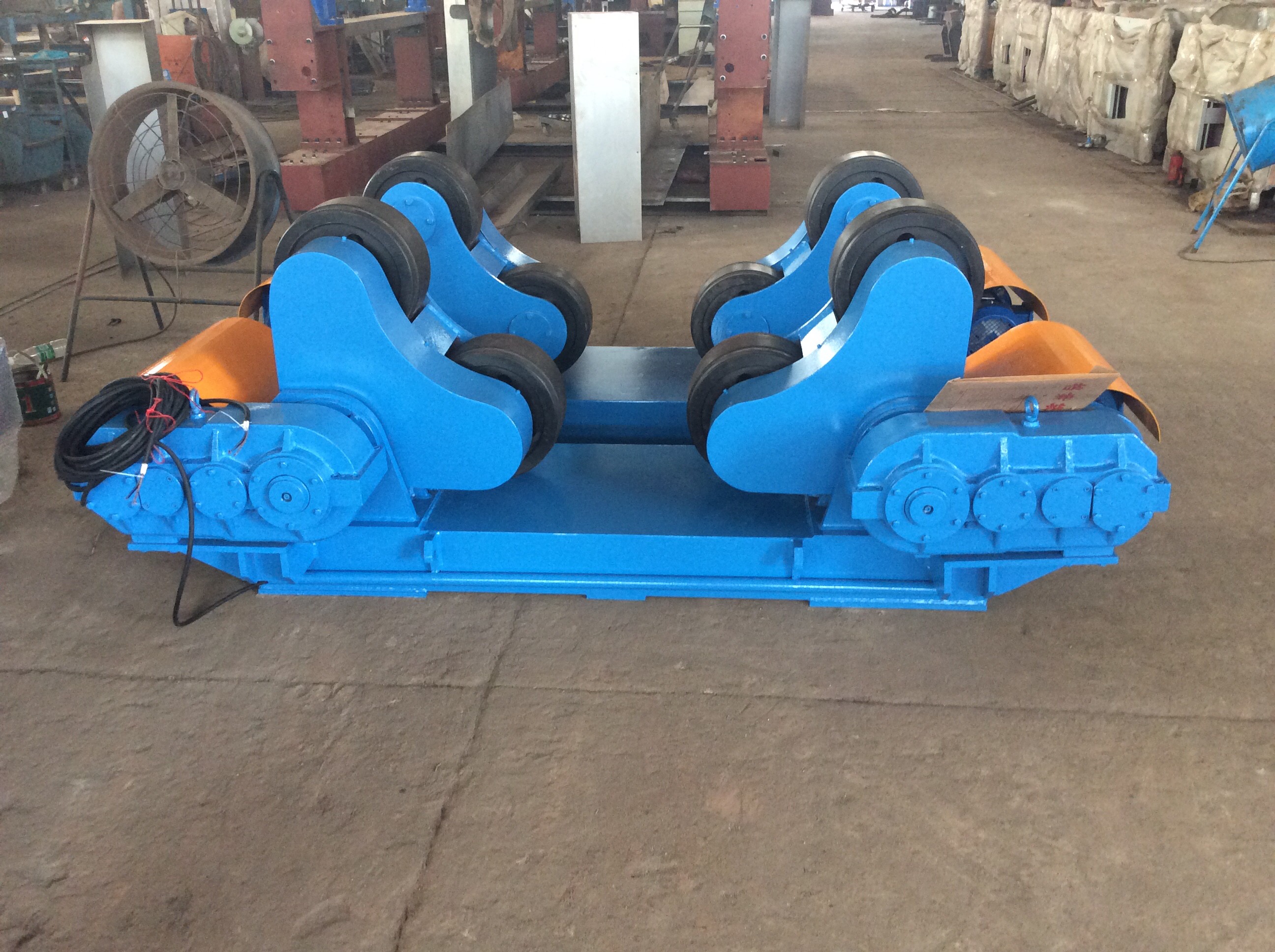Self aligning welding rotator