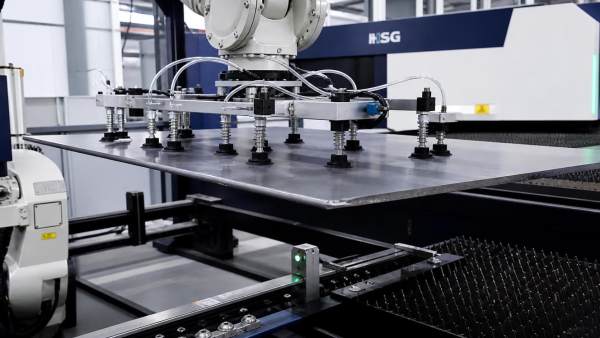 Sheet Metal Handling Robot Arms: Designing a Safer, Faster Transfer Workflow Sheet Metal Handling Robot Arms: Designing a Safer, Faster Transfer Workflow
