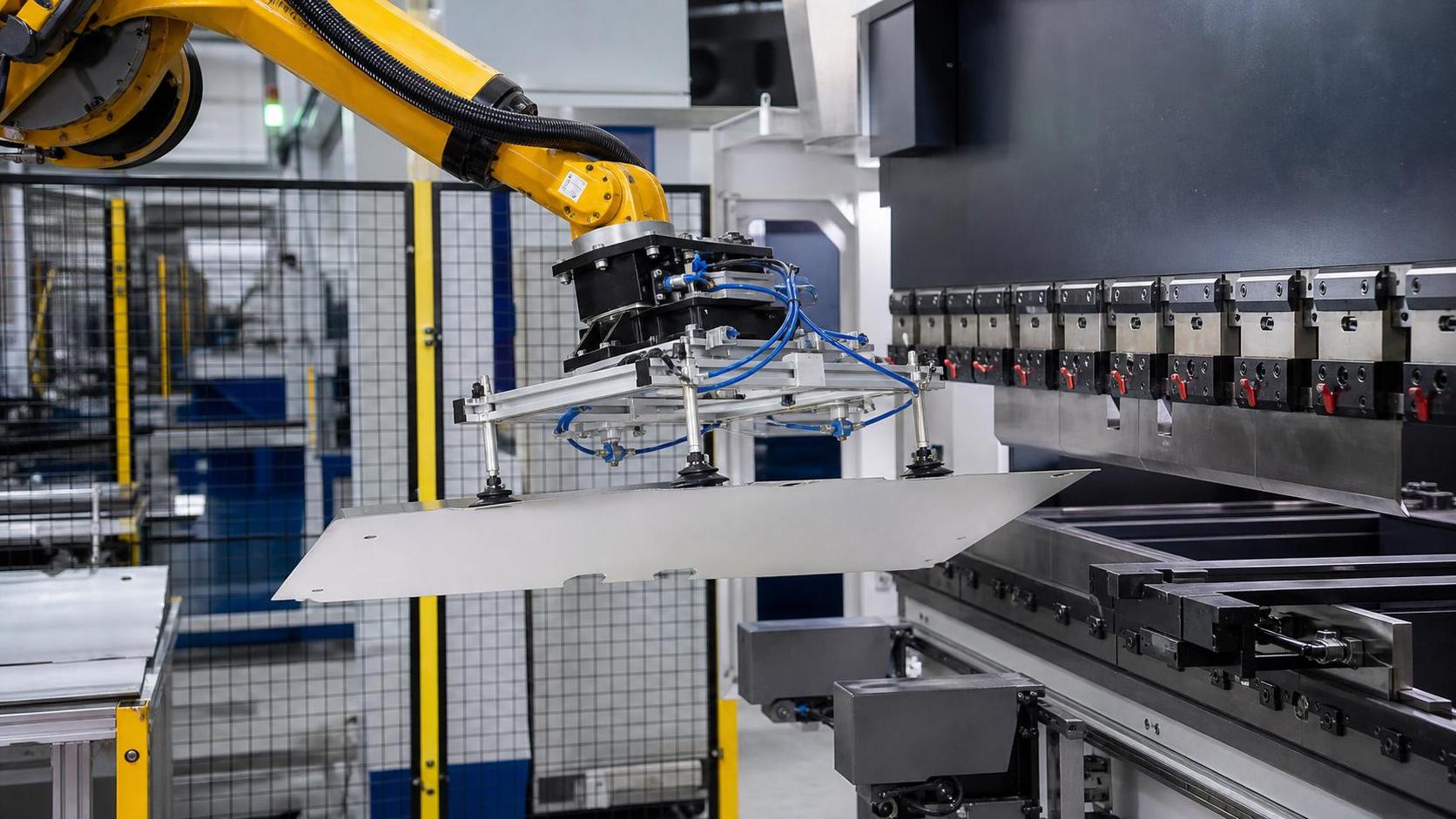 Choosing a Handling Robot Arm for Press Brakes: Payload, Reach, and Safety Choosing a Handling Robot Arm for Press Brakes: Payload, Reach, and Safety