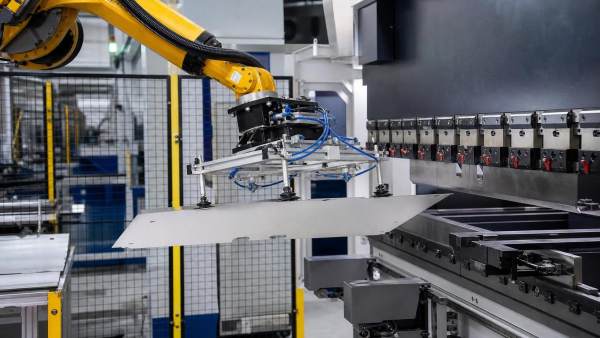 Choosing a Handling Robot Arm for Press Brakes: Payload, Reach, and Safety