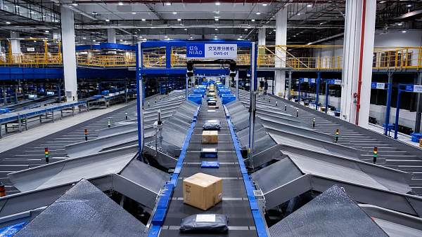 High Capacity Sortation Systems: Key Throughput, Divert Rate, and Footprint Metrics