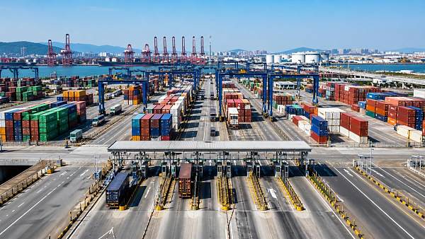 How Port Container Yard Management Systems Reduce Dwell Time and Gate Congestion