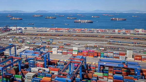 Can Supply Chain Visibility Tools Predict Port Congestion in Advance?
