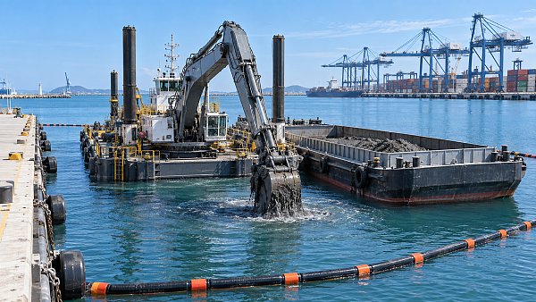 Evaluating Dredging Equipment for Port Berth Deepening Projects