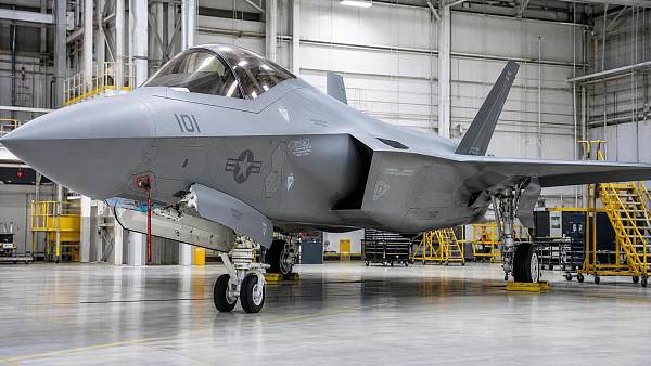 Aerospace Coatings for Military Aircraft: Key Performance Specs and Approval Factors