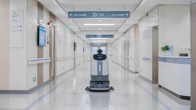 How to Choose Robotic Scrubbers for Hospitals: Performance, Safety, and ROI
