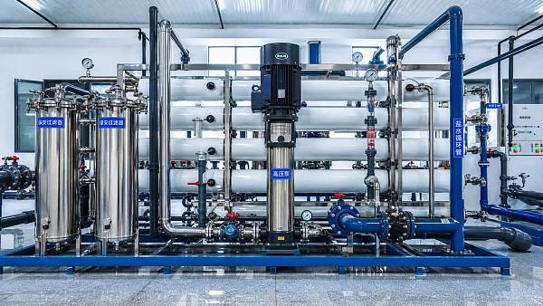 Why Does High-Pressure Pump Efficiency Drop in High-Salinity RO Systems?