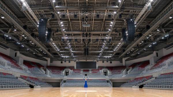 Distributed Sound Reinforcement for Large Venues: What Works Best