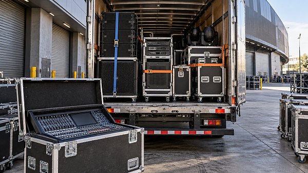 How do off days affect touring AV rental costs on multi-city tours?