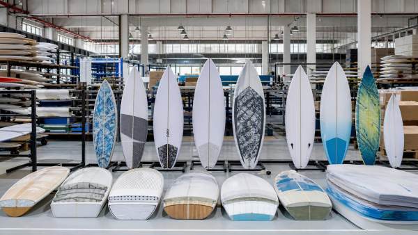 Surfboards Supplier Comparison: OEM Capabilities, Lead Times, and Custom Design Support