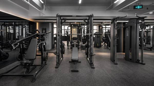 How to Compare Strength Training Equipment for Gyms by Footprint, Load Path, and Maintenance