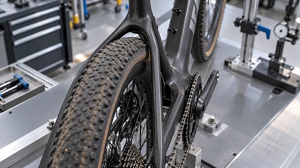 Gravel Bike Frame Engineering: Balancing Stiffness, Compliance, and Tire Clearance