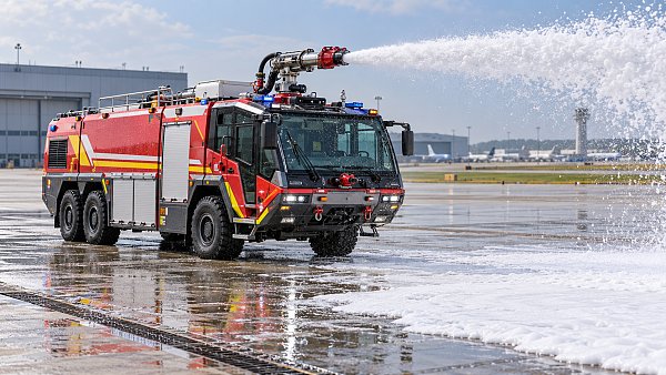 What flow rate does an airport firefighting vehicle roof turret need?