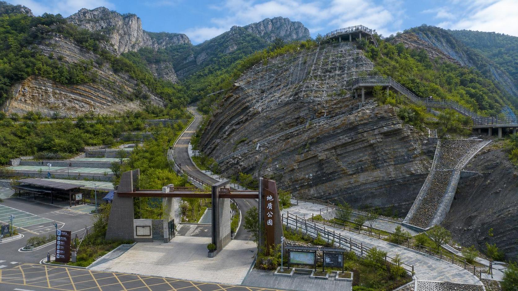 What Drives Geological Attractions Cost: Land Access, Safety Works, and Visitor Capacity