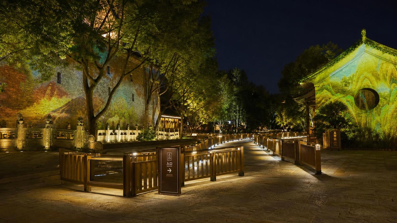 How to Plan Immersive Night Attraction Engineering for Safe Visitor Flow