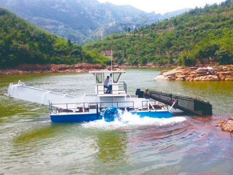 Cleaning Boat Cleaning Boat