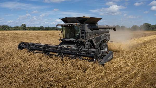 Rotary Combine Harvesters: What Crop Conditions Favor Rotor Over Walker Designs?