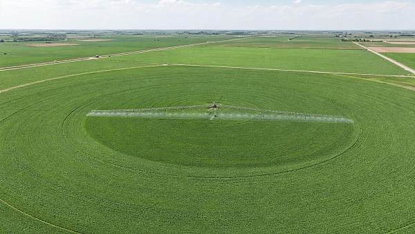 Center Pivot Irrigation Systems: Where They Fit Better Than Drip in Broadacre Farming