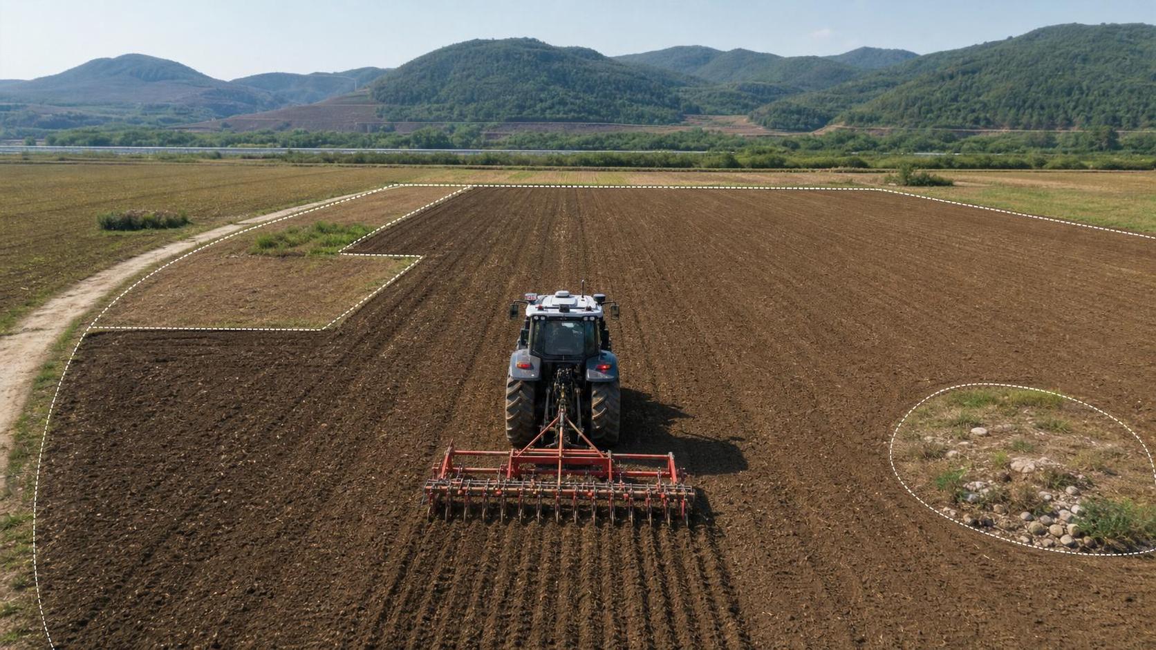 Autonomous Tractors Path Planning: How Routes Are Optimized in Real Fields