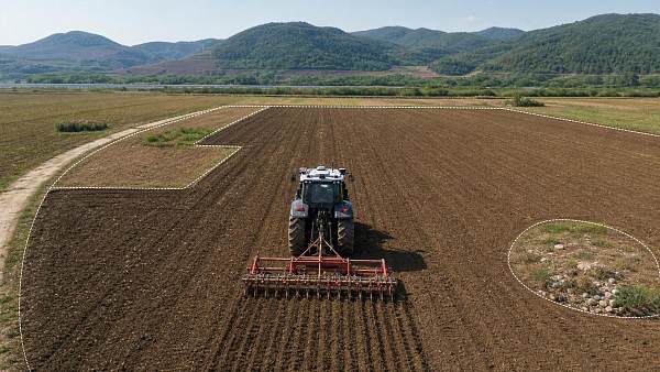 Autonomous Tractors Path Planning: How Routes Are Optimized in Real Fields
