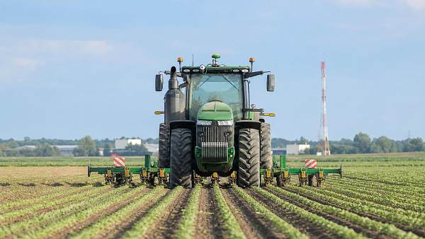 Farm Guidance Systems in Precision Farming: How to Compare RTK, SBAS, and Vision-Based Options
