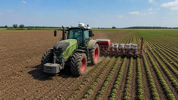 How Farm Mechanization Improves Field Efficiency and Reduces Labor Costs