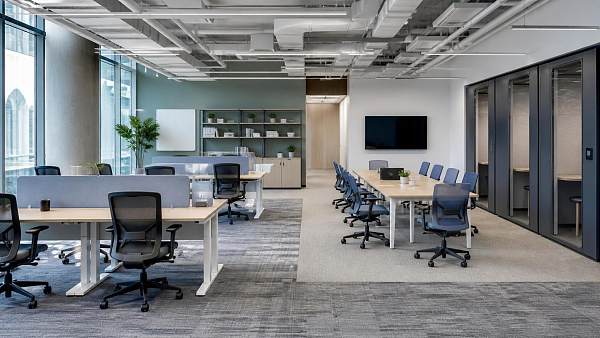 How Does Hybrid Workplace Design Affect Long-Term Office Furniture Investment?