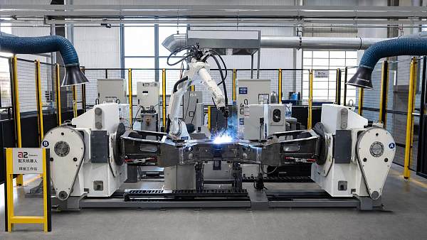 Robotic Workcell Design for Welding: Key Layout, Fixture, and Fume Control Decisions