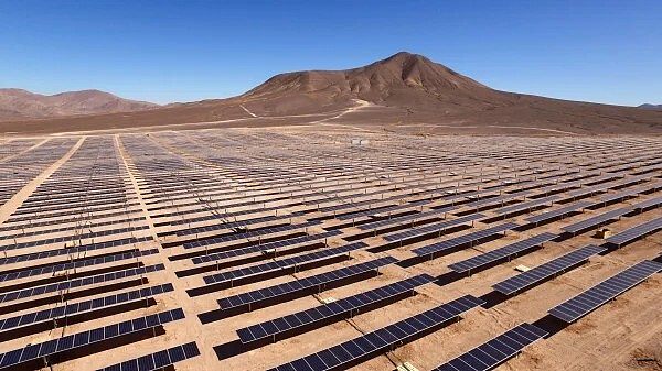 What are the advantages and application areas of solar photovoltaic power generation?