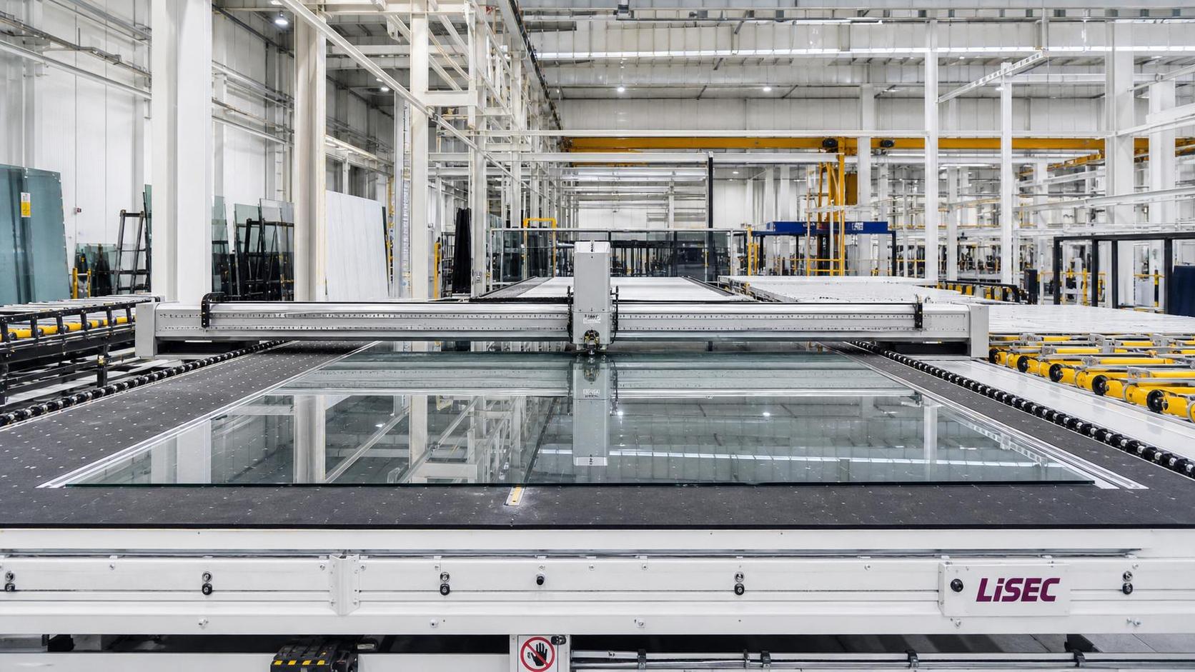 Glass Cutting Tables CNC: What Features Matter for Accuracy, Yield, and Throughput