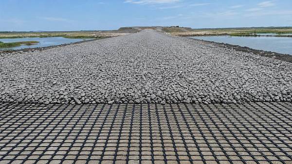 Soil Stabilization Geogrids: When PET Outperforms Alternatives