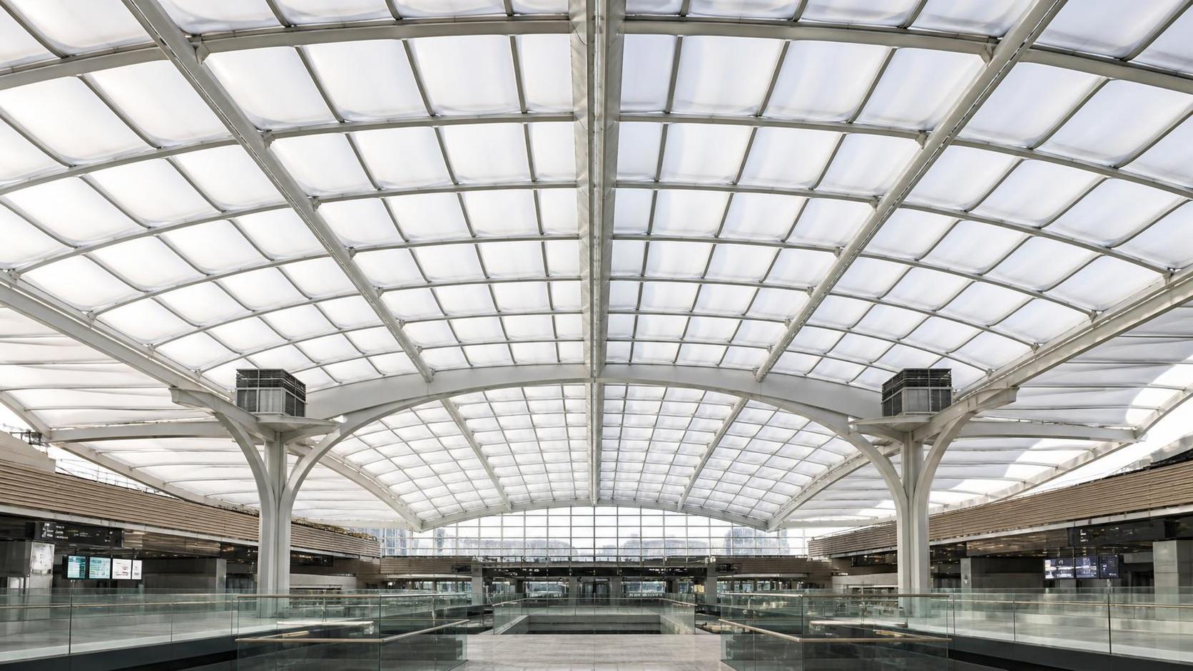 When are ETFE architectural membranes a good choice for large-span roofs?