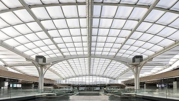 When are ETFE architectural membranes a good choice for large-span roofs?