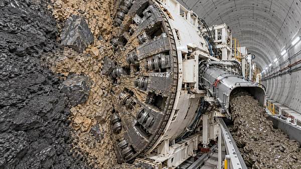 How to maintain stable face pressure in EPB tunneling through soft–hard mixed strata?