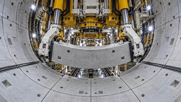 How tunnel segment erectors prevent ring misalignment during installation