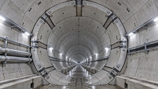 When does segmental lining support need additional reinforcement?