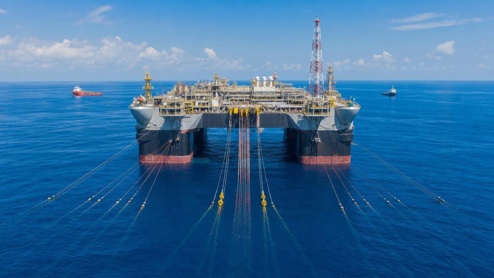 Deepwater Offshore Platforms: Key Design Risks and Cost Tradeoffs