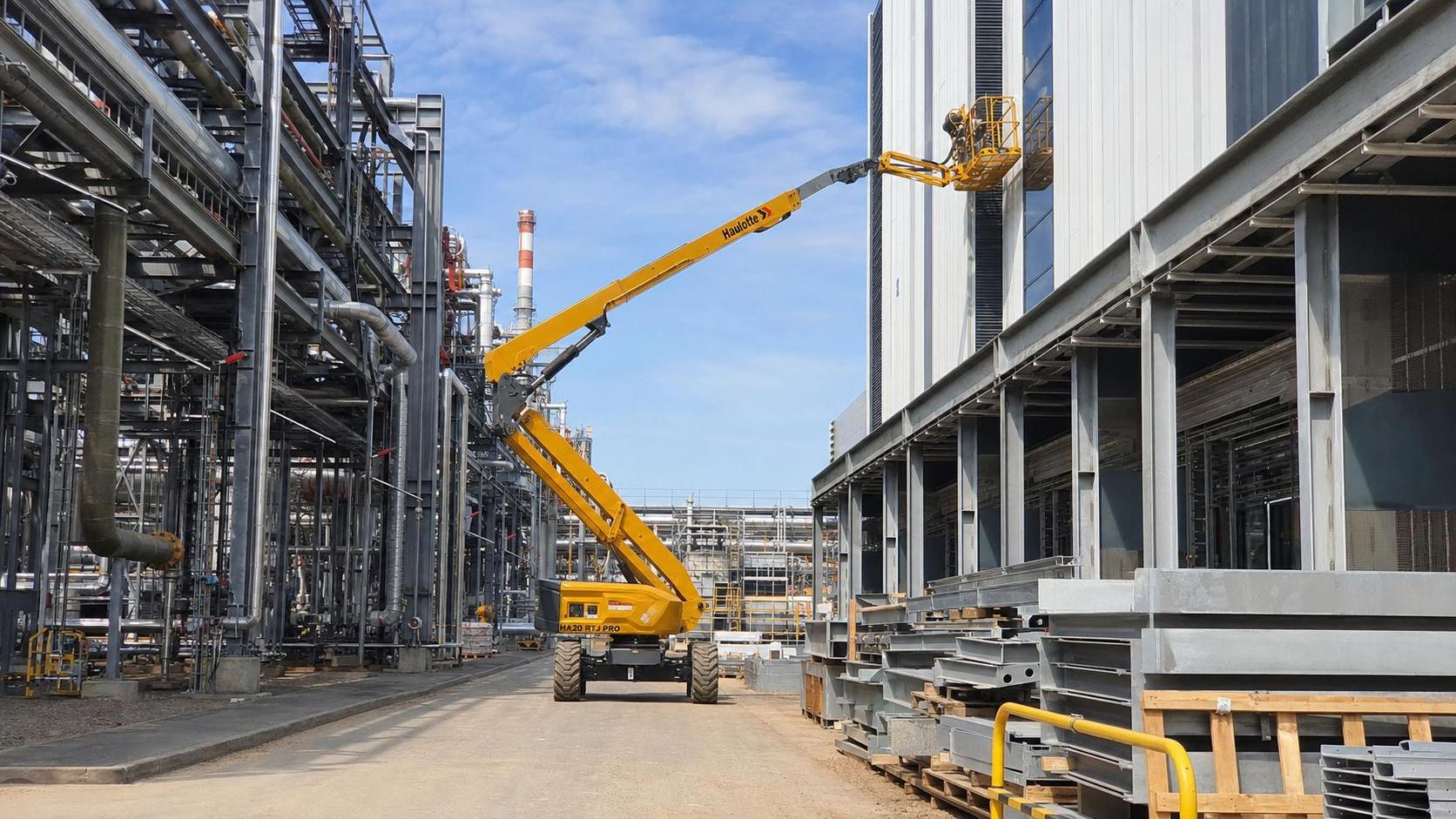 Articulated Boom Lifts: When Upfront Cost Lowers Jobsite Delays